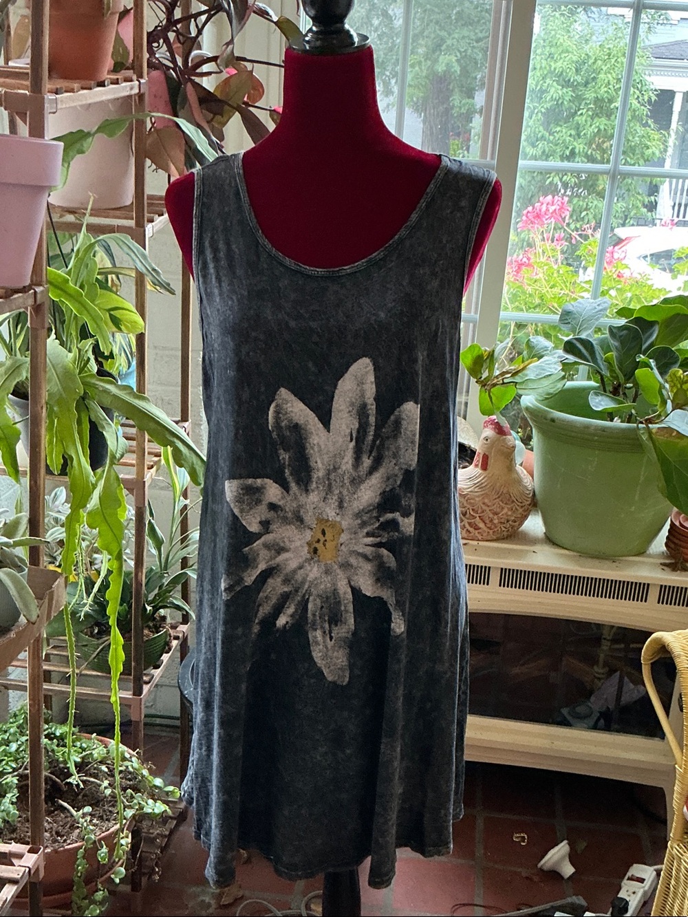 Sleeveless Floral Graphic Tank Dress -BY. JESS & JANE.  SIZE L